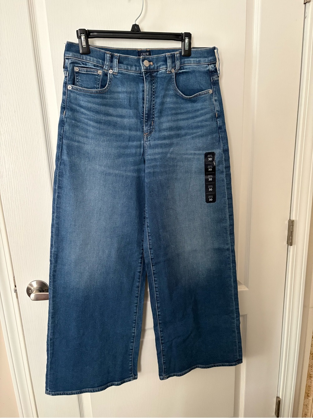 Woman’s Wide Leg Jeans in Medium Blue - Classic Denim